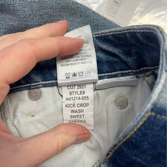 AMO Kick Crop Jeans in Sweet Cheeks - Picture 12 of 13